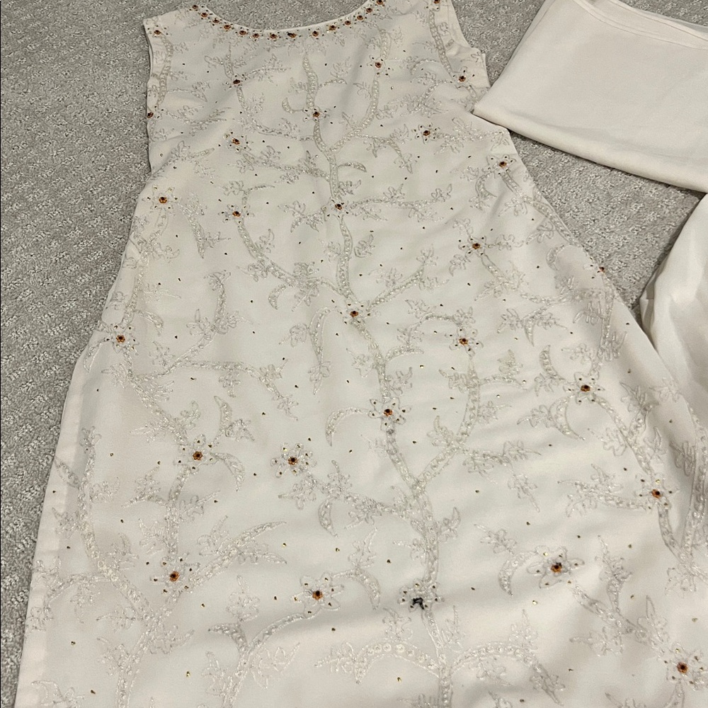 Elegant White/Crean Indian 3 piece - Picture 2 of 5